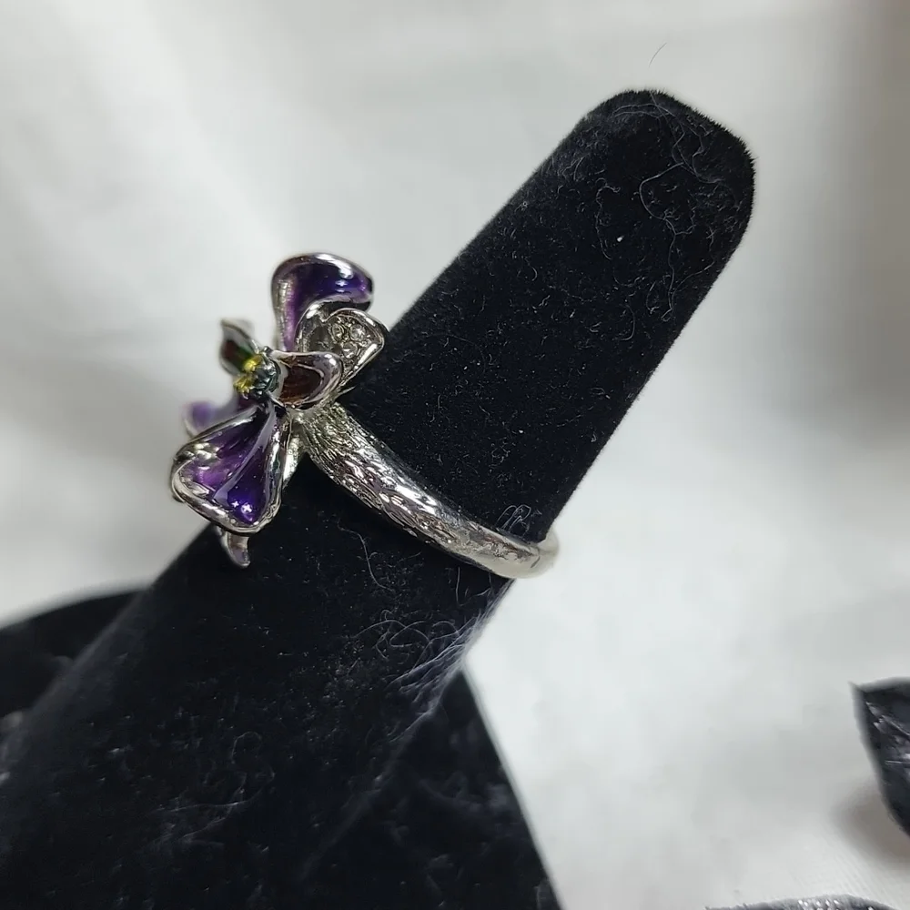 🎄NWOT STERLING SILVER FLOWER RING🎄